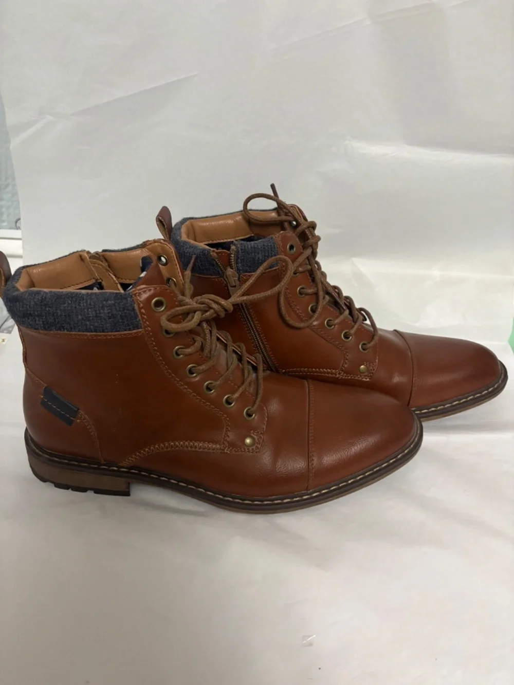 Men boots size 9